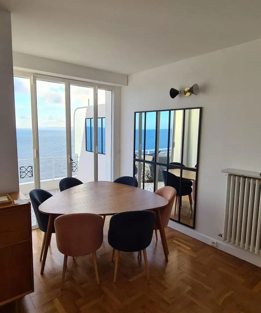 06A1 - Just Like On A Boat Sailing On The Sea Apartment Nice