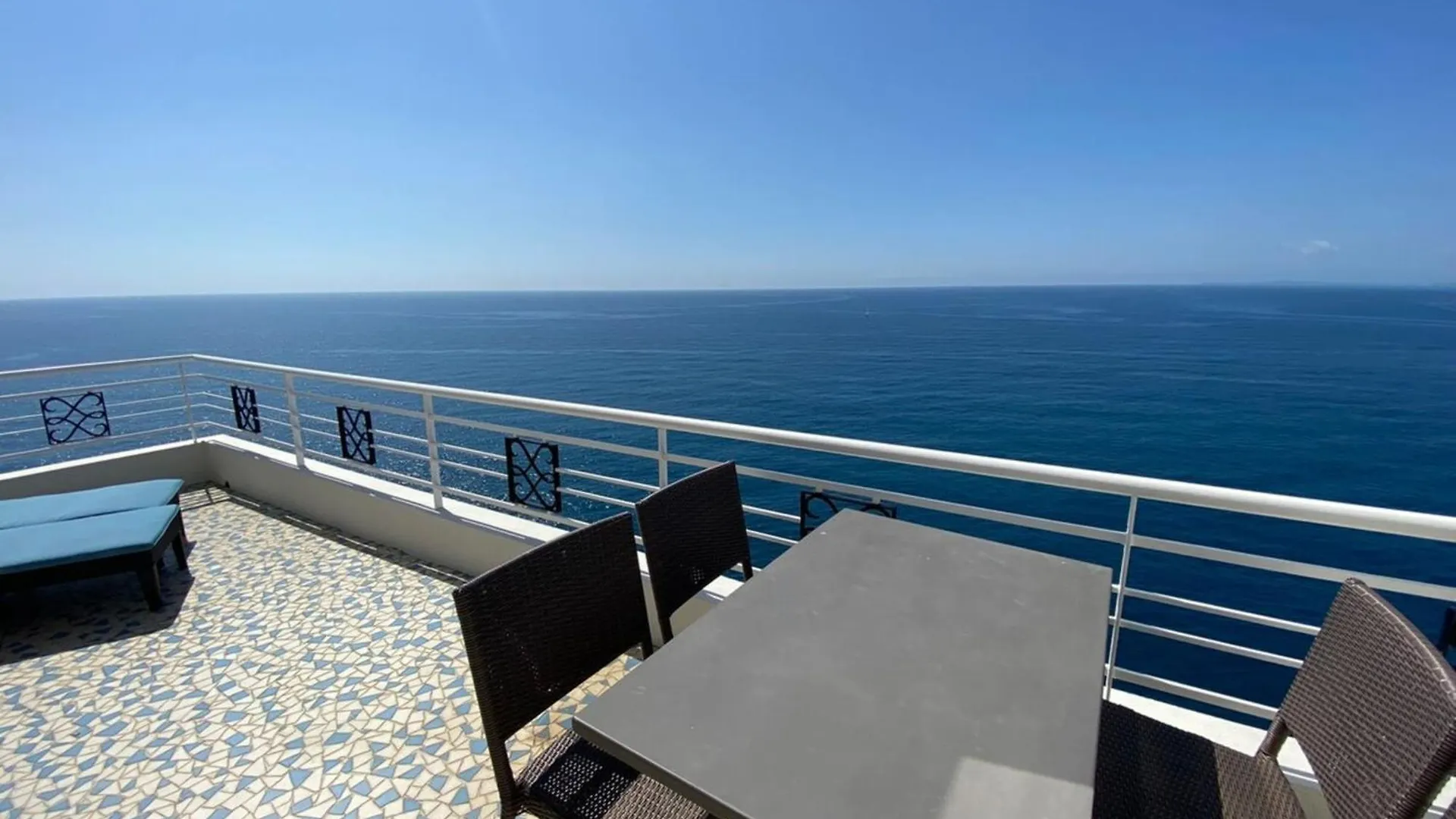 06A1 - Just Like On A Boat Sailing On The Sea Apartment Nice