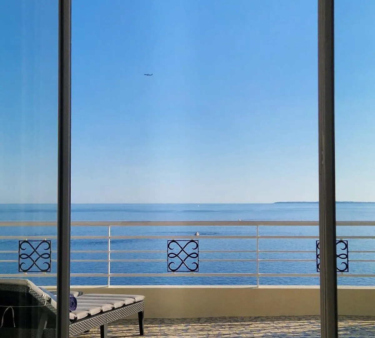06A1 - Just Like On A Boat Sailing On The Sea Apartment Nice 0*,  France
