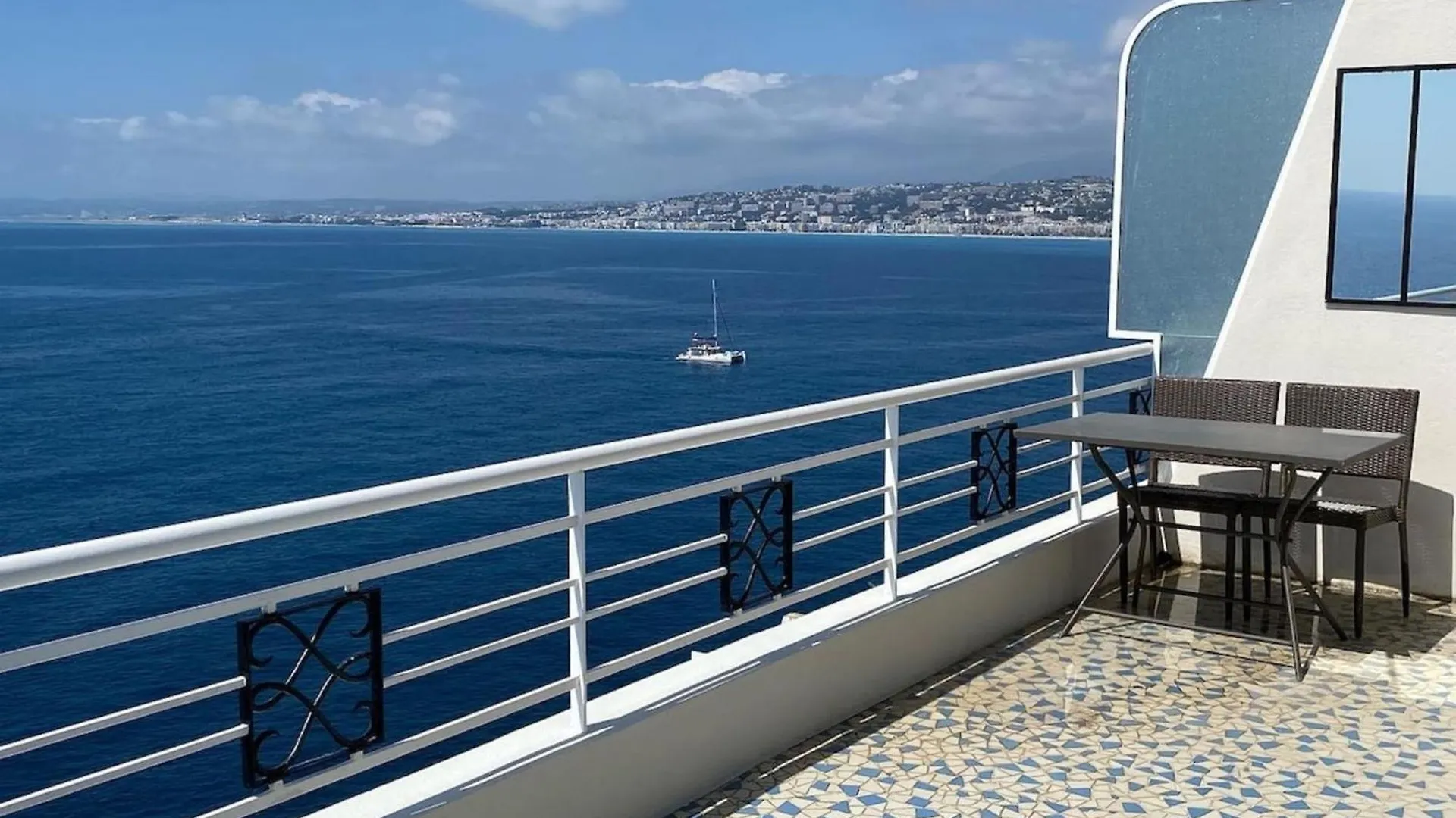 06A1 - Just Like On A Boat Sailing On The Sea Apartment Nice 0*,  France