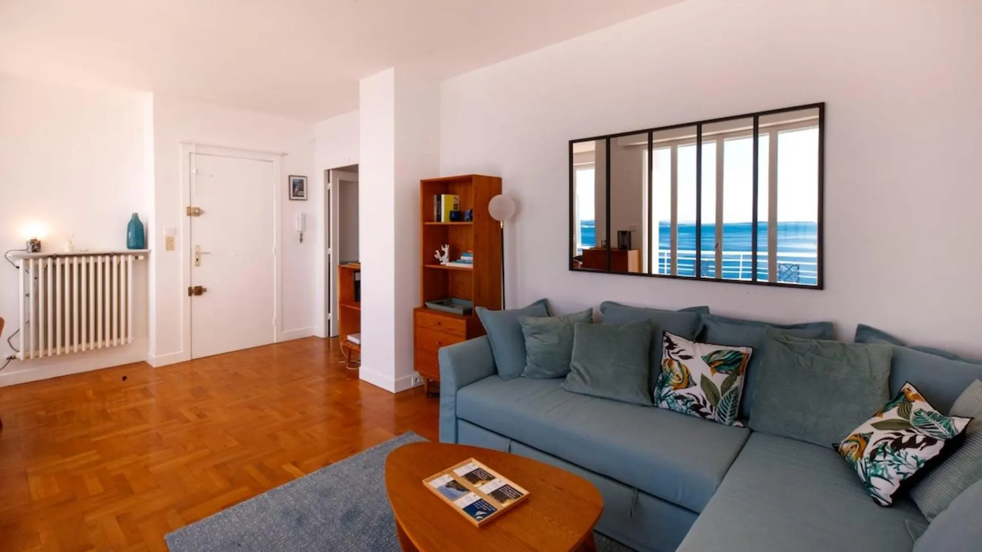 06A1 - Just Like On A Boat Sailing On The Sea Apartment Nice