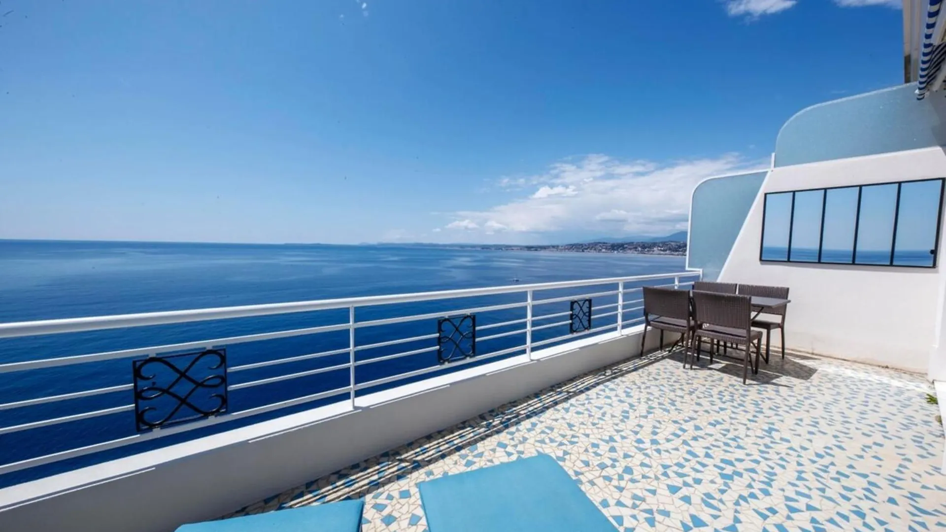 06A1 - Just Like On A Boat Sailing On The Sea Apartment Nice