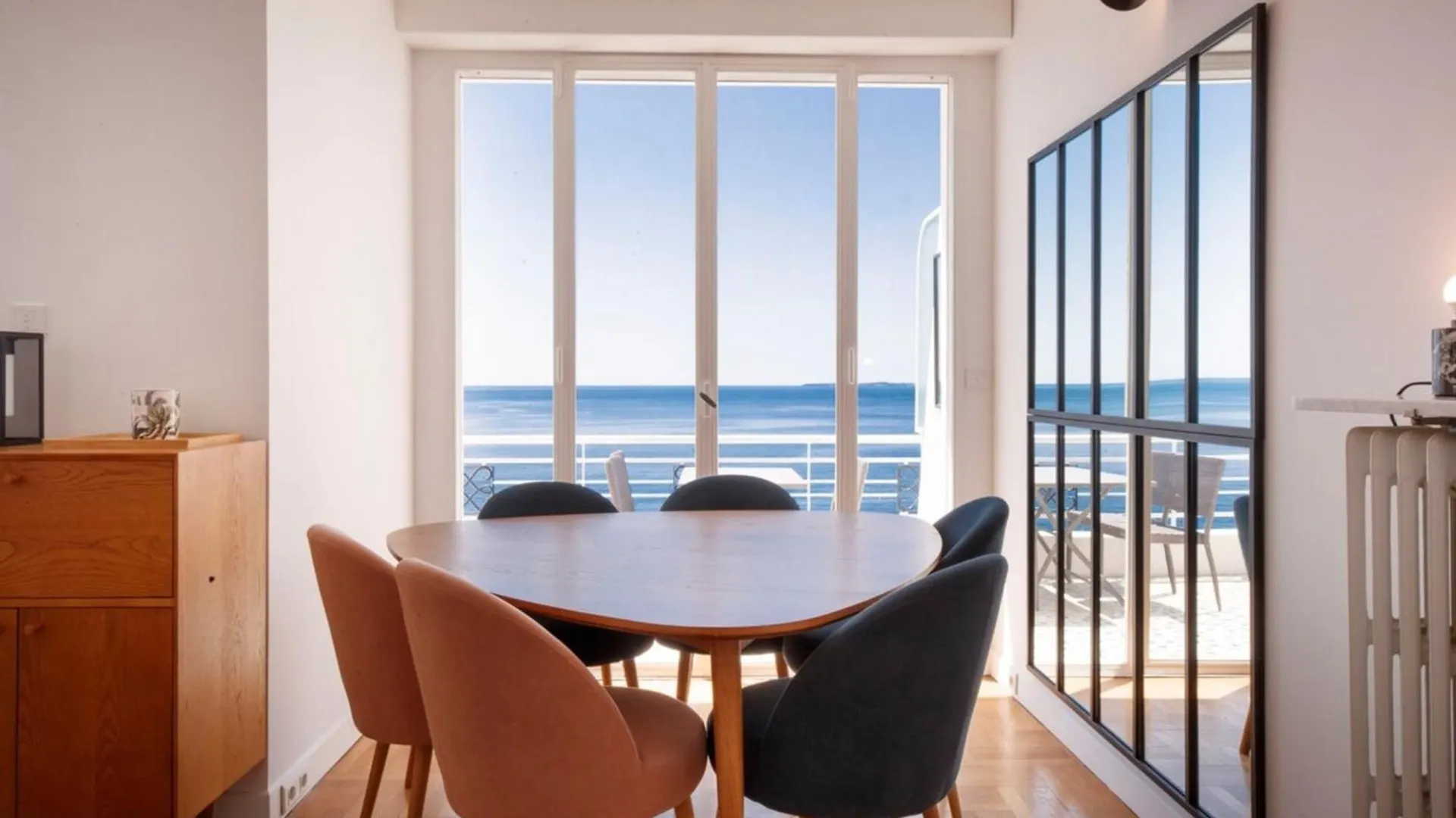 06A1 - Just Like On A Boat Sailing On The Sea Apartment Nice