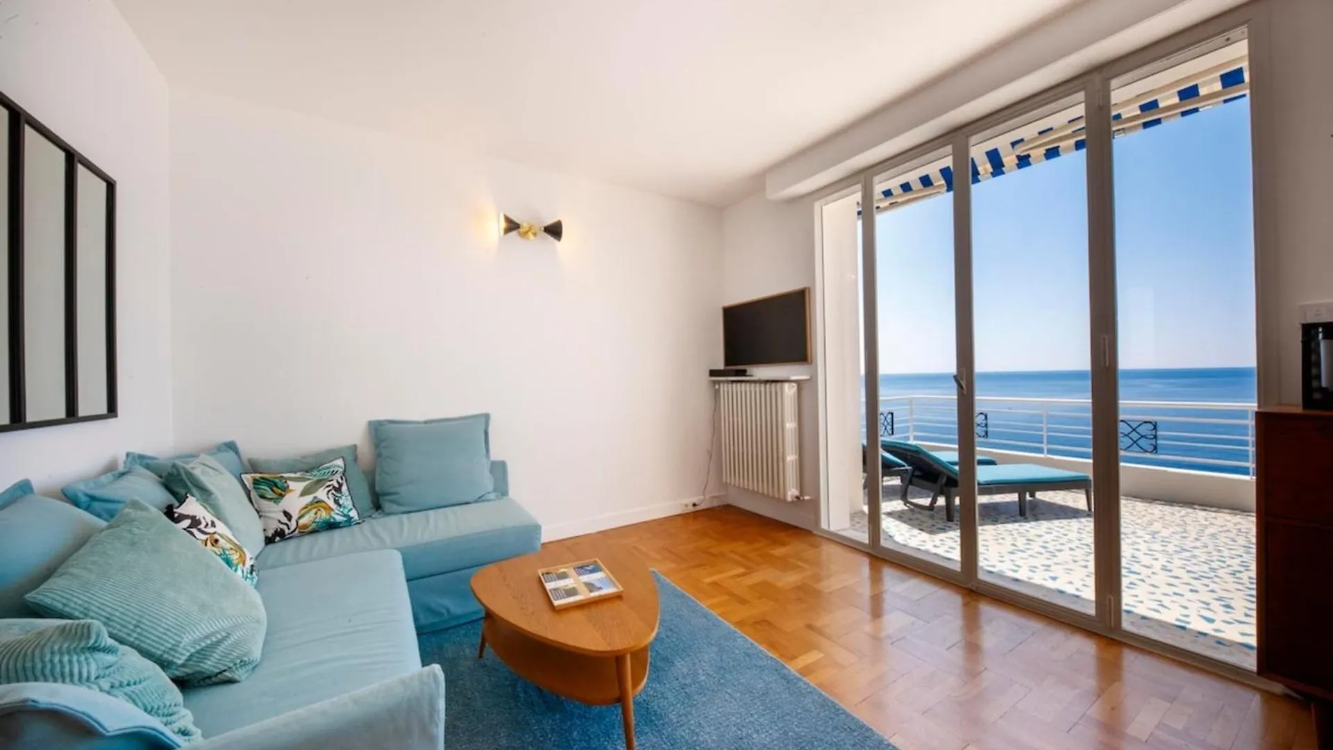 06A1 - Just Like On A Boat Sailing On The Sea Apartment Nice France