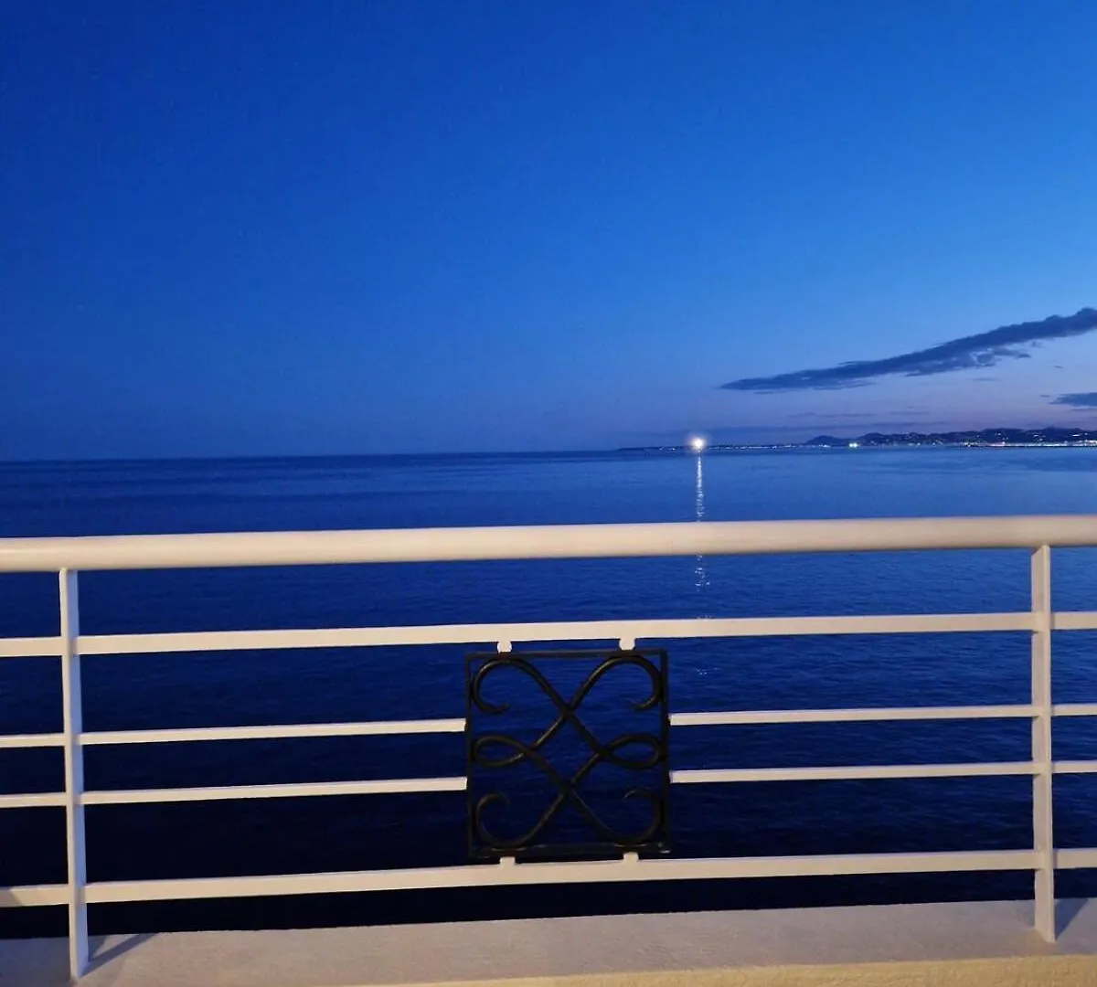 06A1 - Just Like On A Boat Sailing On The Sea Apartment Nice
