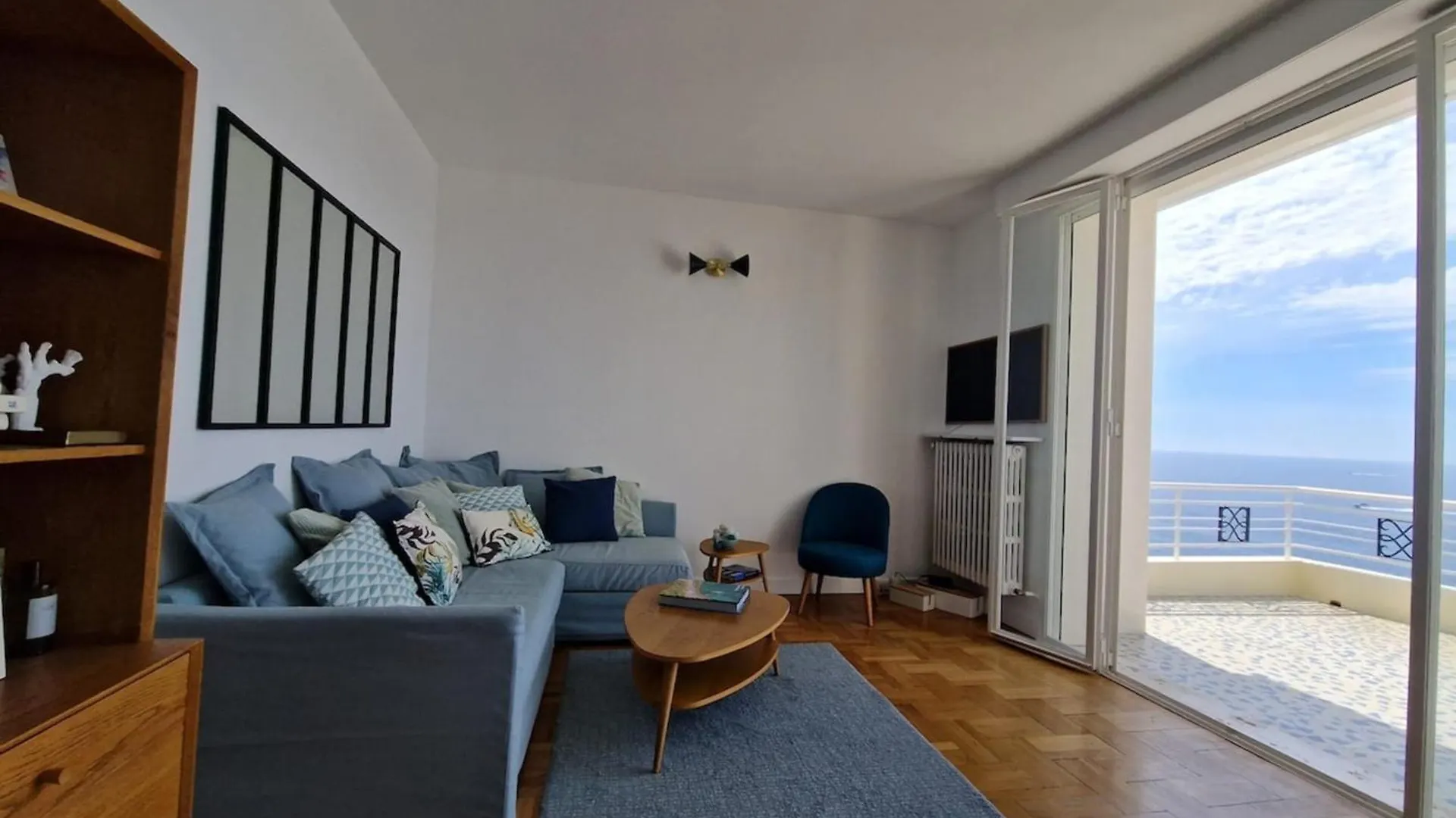 06A1 - Just Like On A Boat Sailing On The Sea Apartment Nice